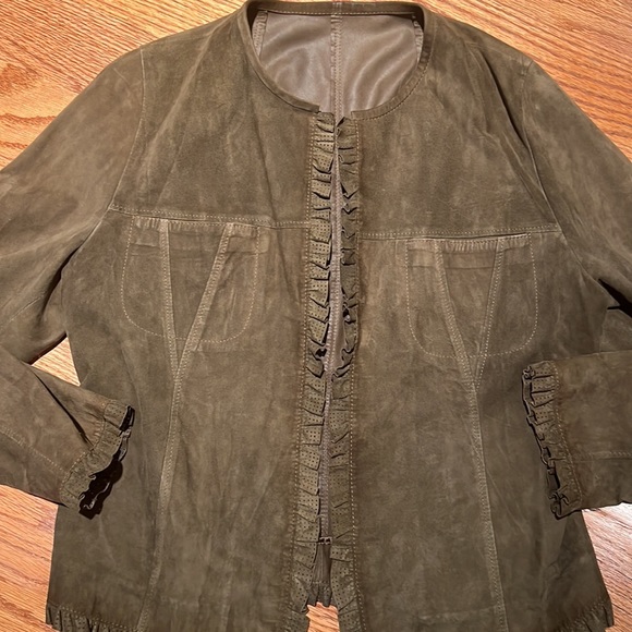 Light weight olive green suede jacket size 40 (European) like a 6 - Picture 2 of 4